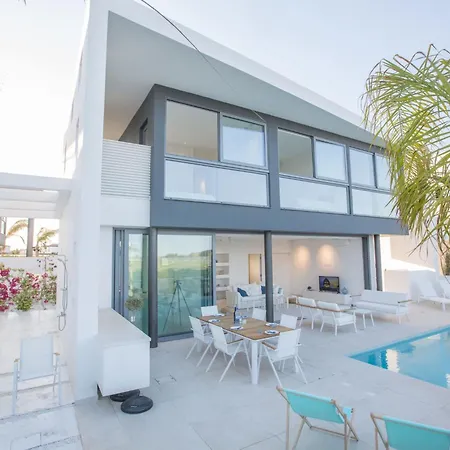 Neue- Moderne 3-schlafzimmer-villa Mit Privatem Pool By Interhome