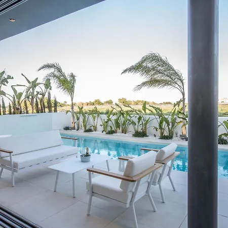 Neue- Moderne 3-schlafzimmer-villa Mit Privatem Pool By Interhome 펜션