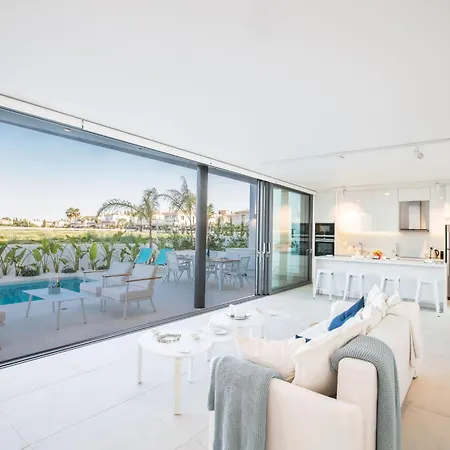 Neue- Moderne 3-schlafzimmer-villa Mit Privatem Pool By Interhome 파라림니