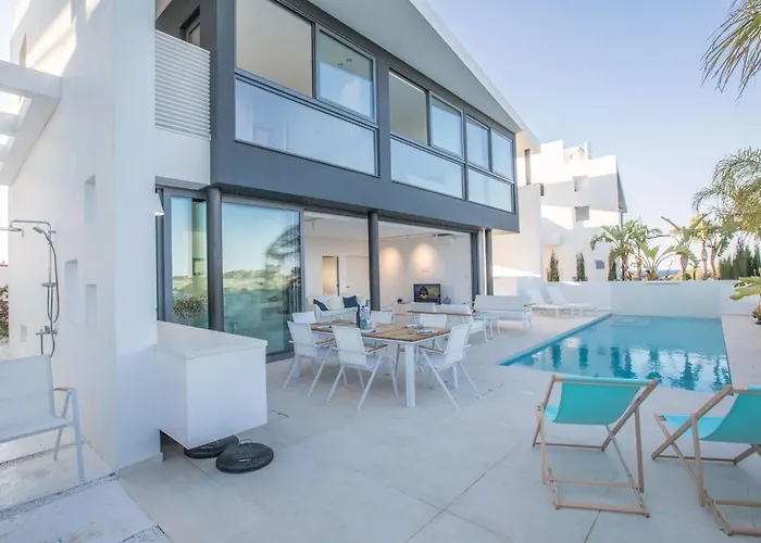 Neue- Moderne 3-schlafzimmer-villa Mit Privatem Pool By Interhome
