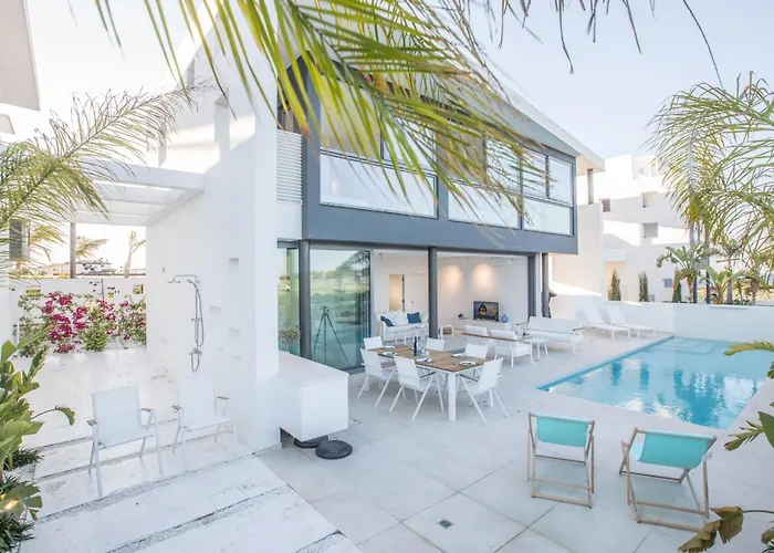 Neue- Moderne 3-schlafzimmer-villa Mit Privatem Pool By Interhome 파라림니