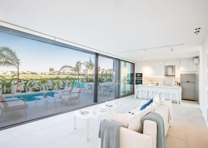 Neue- Moderne 3-schlafzimmer-villa Mit Privatem Pool By Interhome 파라림니