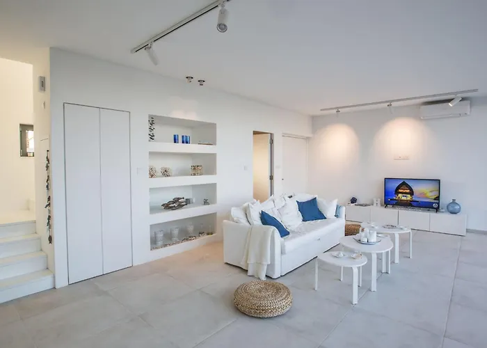 펜션 Neue- Moderne 3-schlafzimmer-villa Mit Privatem Pool By Interhome 파라림니