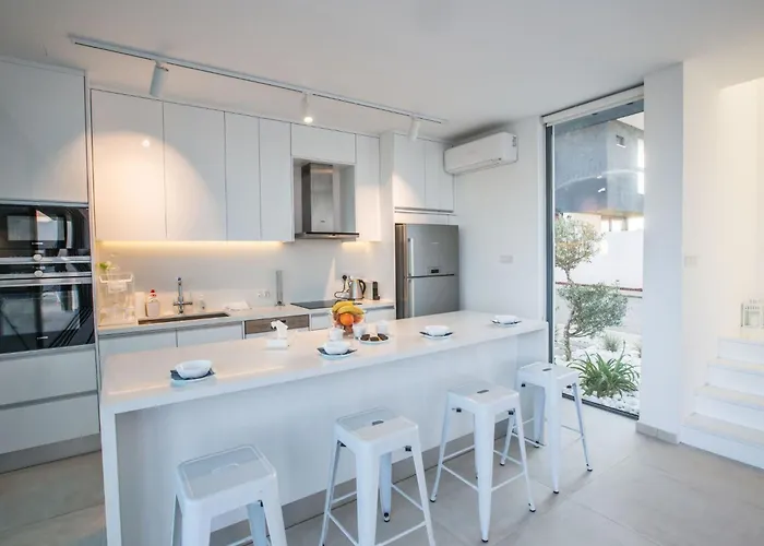 Neue- Moderne 3-schlafzimmer-villa Mit Privatem Pool By Interhome 펜션