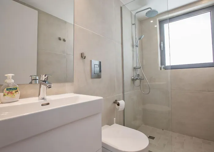 펜션 Neue- Moderne 3-schlafzimmer-villa Mit Privatem Pool By Interhome *