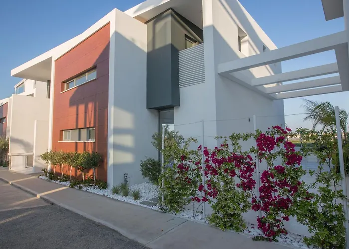 Neue- Moderne 3-schlafzimmer-villa Mit Privatem Pool By Interhome *