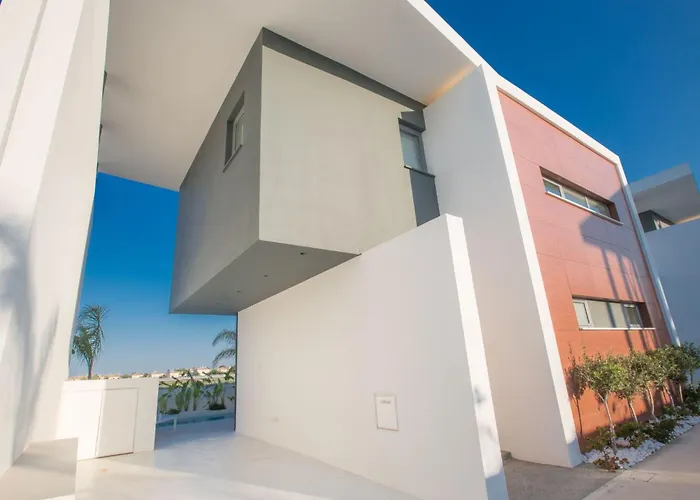 펜션 Neue- Moderne 3-schlafzimmer-villa Mit Privatem Pool By Interhome