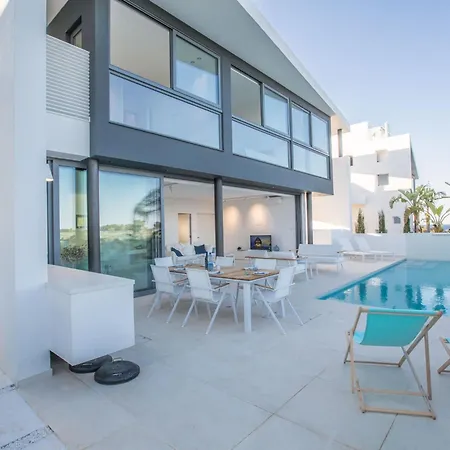 Neue- Moderne 3-schlafzimmer-villa Mit Privatem Pool By Interhome