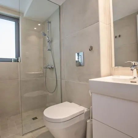 Neue- Moderne 3-schlafzimmer-villa Mit Privatem Pool By Interhome *