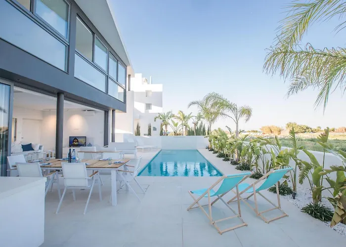 Neue- Moderne 3-schlafzimmer-villa Mit Privatem Pool By Interhome